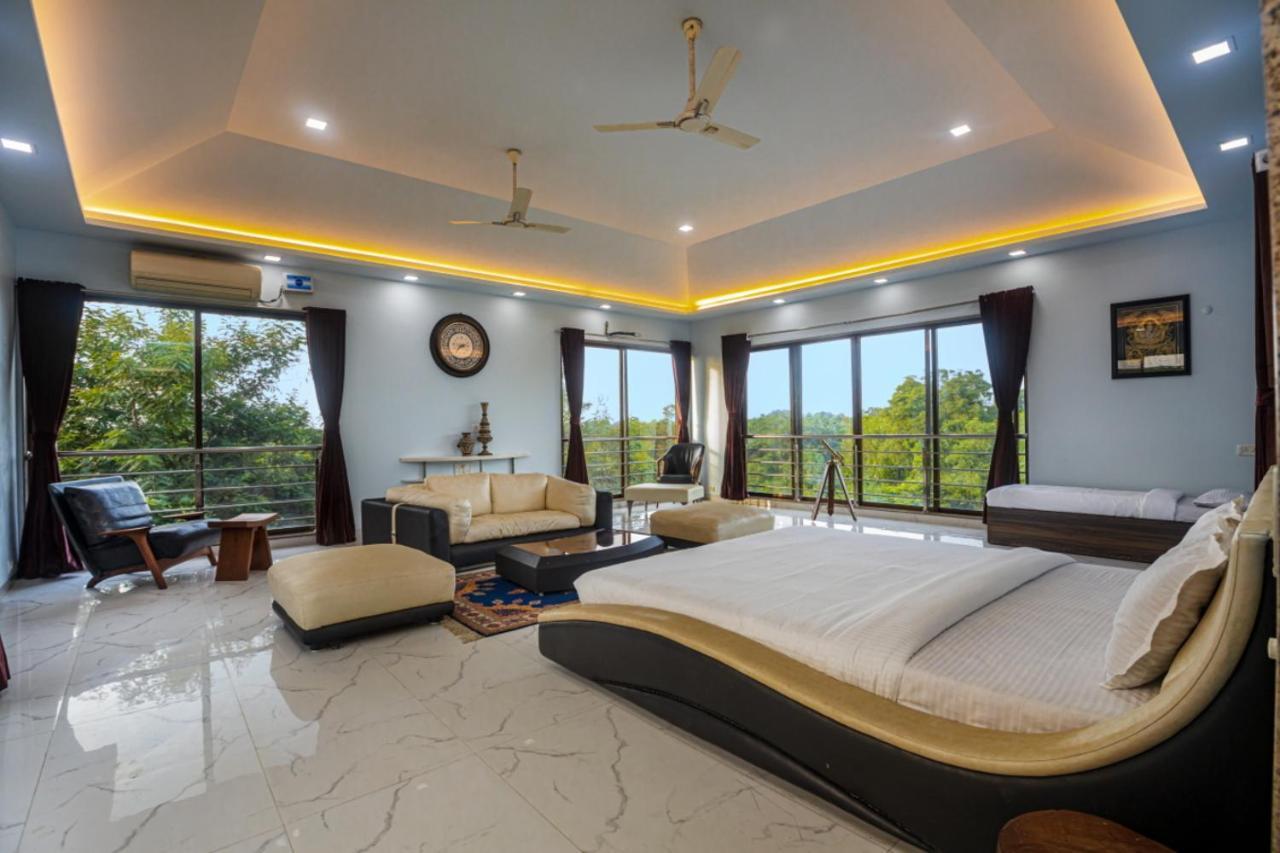 Saffronstays Aura, Alibaug - Luxury Pool Villa With A Game Room And Spacious Lawn Alībāg Exterior photo