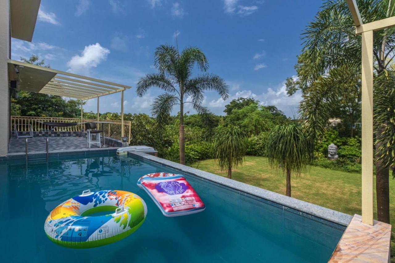 Saffronstays Aura, Alibaug - Luxury Pool Villa With A Game Room And Spacious Lawn Alībāg Exterior photo