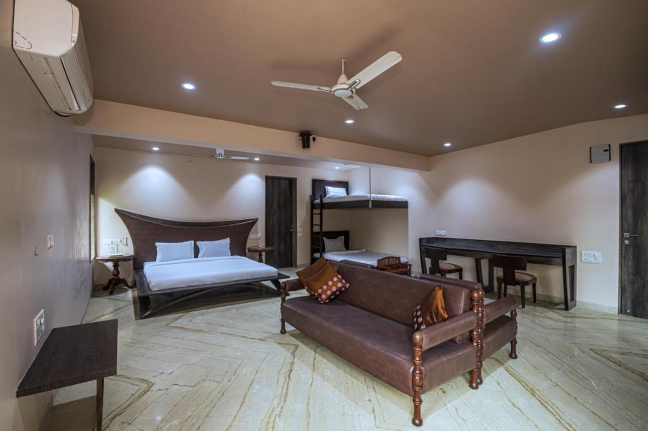Saffronstays Aura, Alibaug - Luxury Pool Villa With A Game Room And Spacious Lawn Alībāg Exterior photo