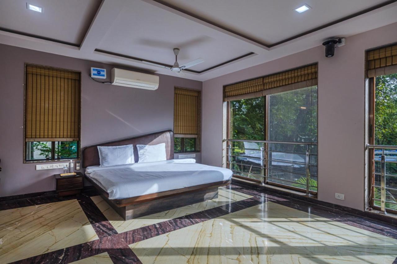 Saffronstays Aura, Alibaug - Luxury Pool Villa With A Game Room And Spacious Lawn Alībāg Exterior photo